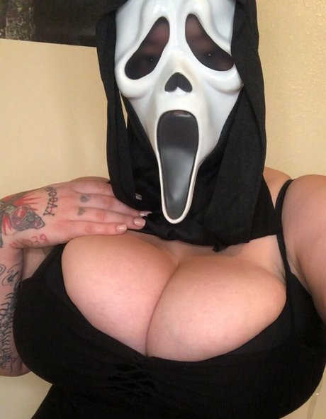 SpookyGirlLove leaked onlyfans pics