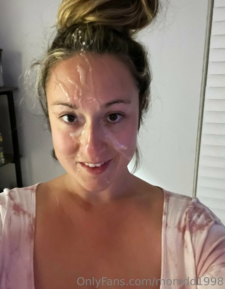 momdd1998 onlyfans leaked pictures