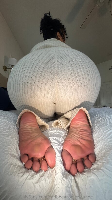 caribbeansolezlounge onlyfans leajs