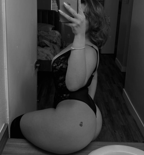 emelyelenaa onlyfans photos