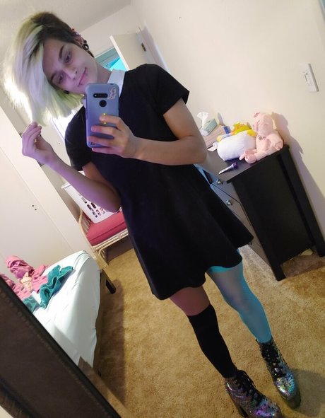 glowyhole nude on onlyfans