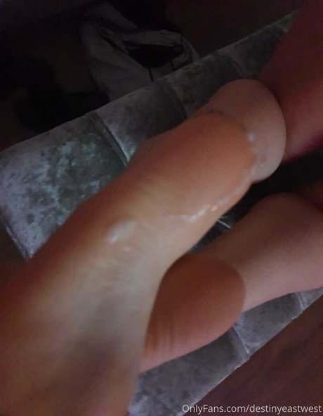 destinyeastwest onlyfans fotos