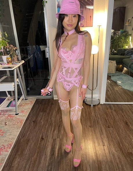 Jeannie Elise Mai onlyfans topless