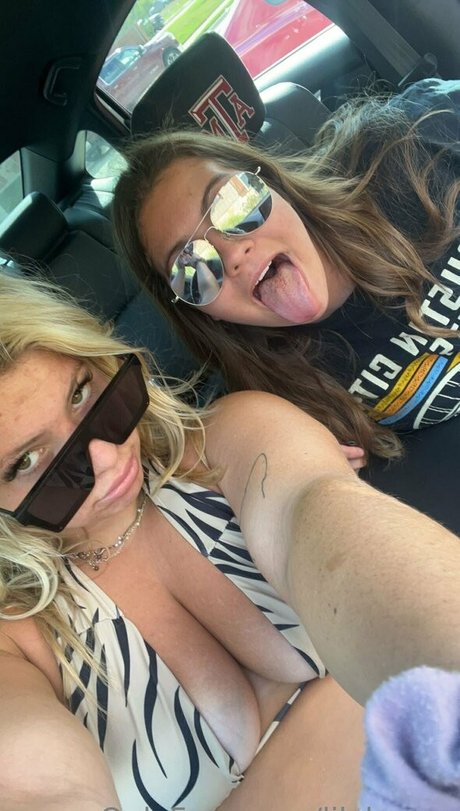 lilyhazex onlyfans nude photos