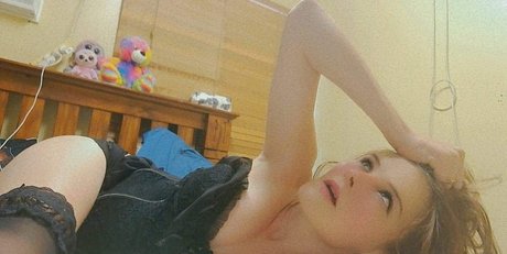 Submissive Lil Hoe onlyfans photo