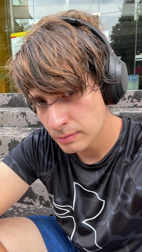 Roberto Alejandro onlyfans strip tease