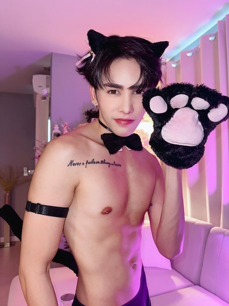 CHANNEL POP nude onlyfans leak