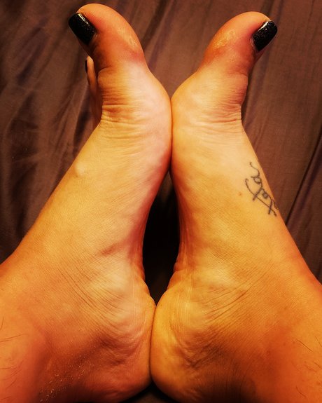 PettiteFeet91 onlyfans free