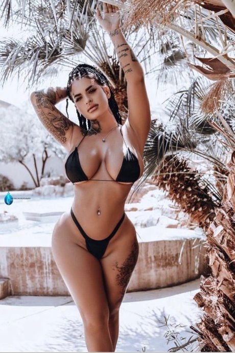 Mon Lisa nude onlyfans pics