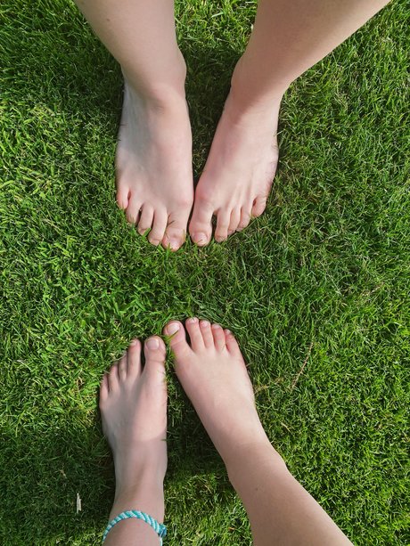 2Girls4Feet onlyfans leaks