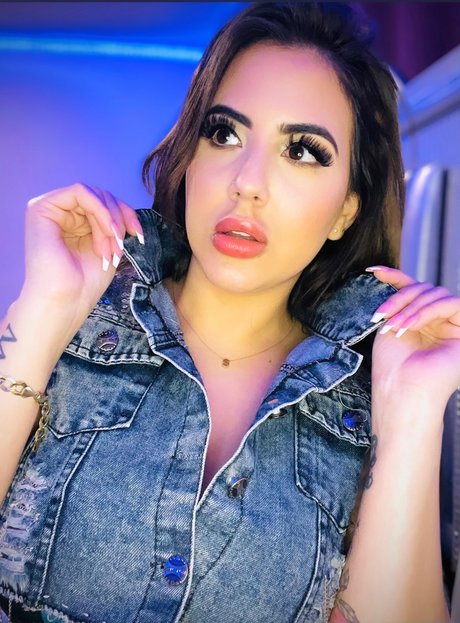 La chiquitica onlyfans model photo