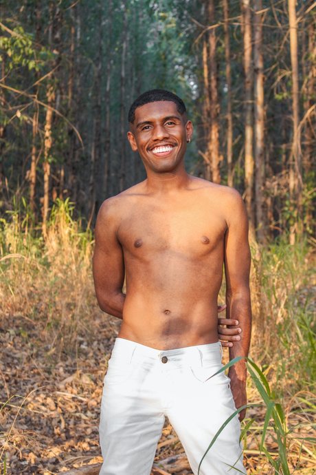 Tainan Barros topless onlyfans