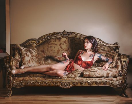 Maeve Rose nude leak onlyfans