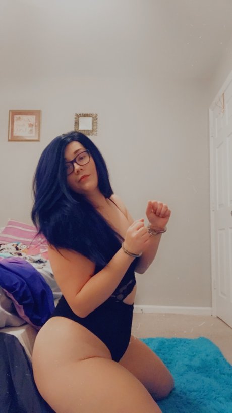 Nikki Baby onlyfans nide