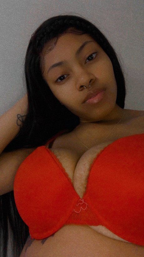 PrettyLightSkinn nude on onlyfans