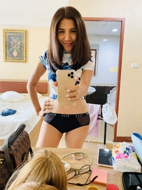 OLIVE leaked onlyfans pics