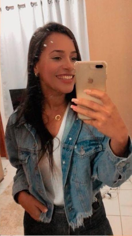 Deborah Silva nude on onlyfans