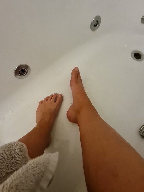 10 toes and me_ is on onlyfans