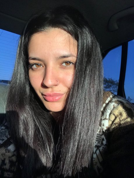 L o l a_ onlyfans naked