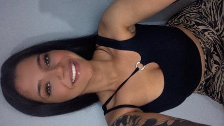 L o l a_ onlyfans ass