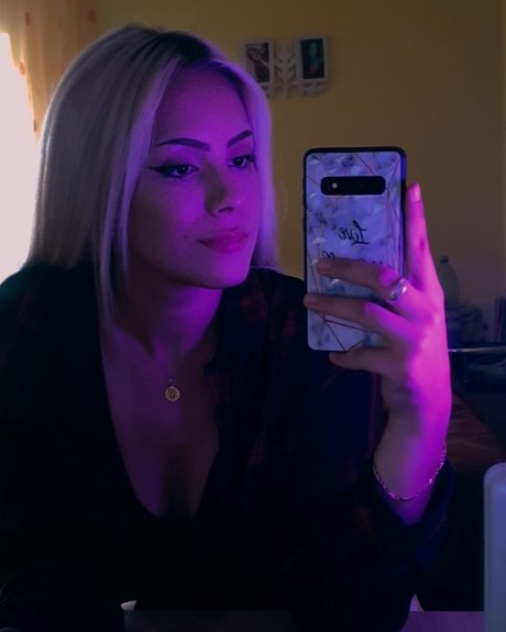 Grumi onlyfans model photo