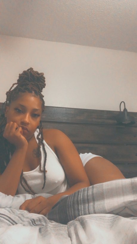 Stonii B onlyfans desnuda