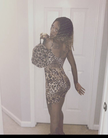 MekMek nude onlyfans