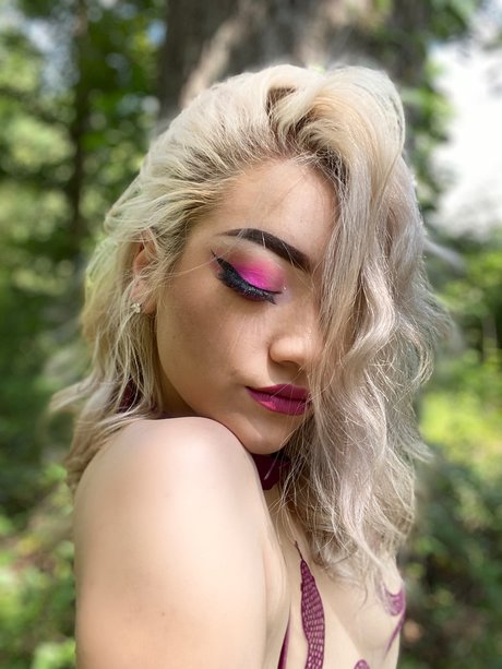 Rosie Rainbow onlyfans pics leaked