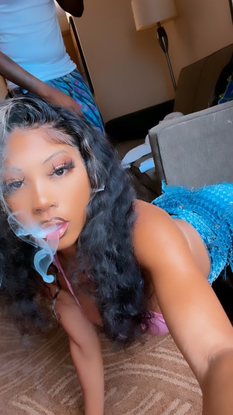 RAUNDOE onlyfans nude pictures