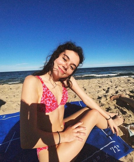 Julia Antonelli onlyfans tits