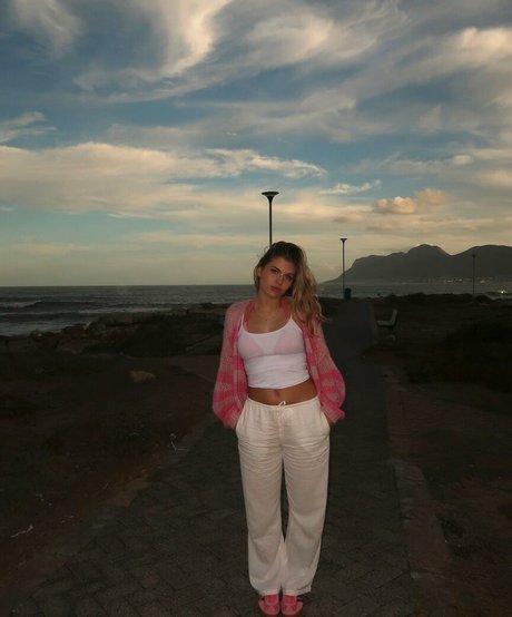 Leni Pieckenhagen onlyfans strip tease