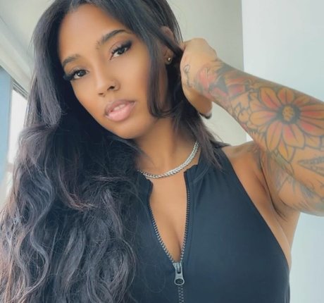 Sasha Chevolleau desnuda onlyfans