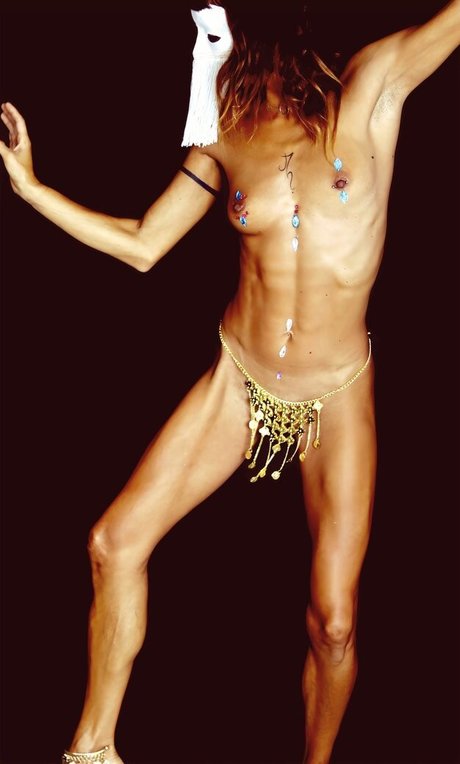 Magia Rosa desnuda onlyfans