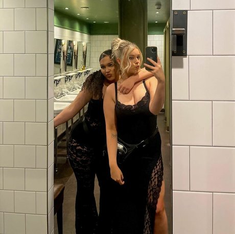 Sarah Anne Hooper nude porn onlyfans