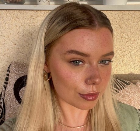 Sarah Anne Hooper onlyfans post