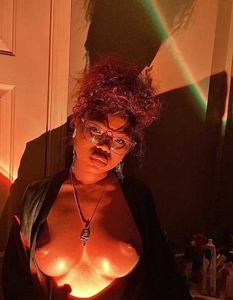 el3phanttittyz nude onlyfans pics