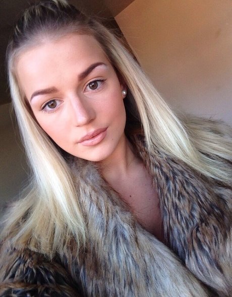 Holly Eriksson onlyfans creator