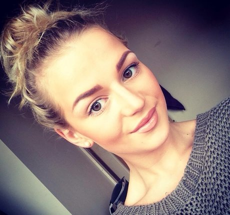 Holly Eriksson onlyfans model photo