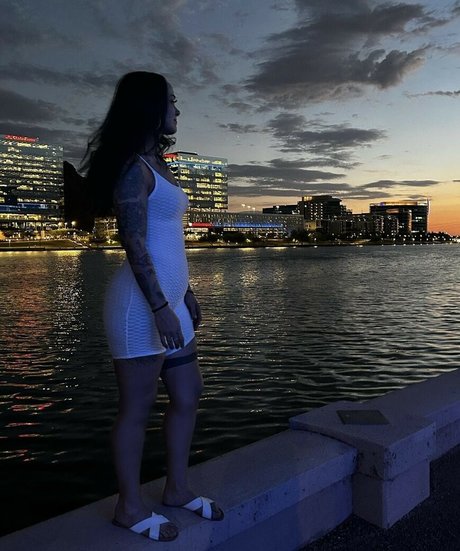 lalawlsn onlyfans strip tease