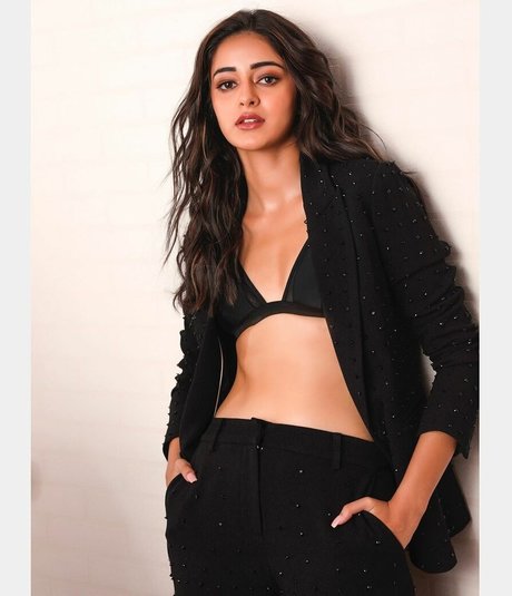 Ananya Panday onlyfans strip tease