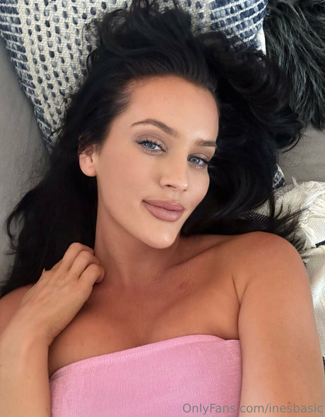 Ines Basic naked onlyfans pics