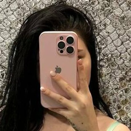 Virgin Butterfly onlyfans creator