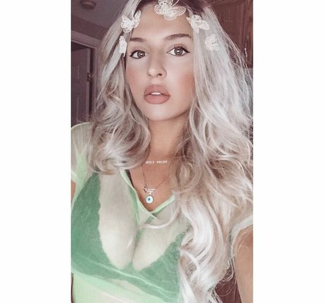 Hafiia Mira is on onlyfans