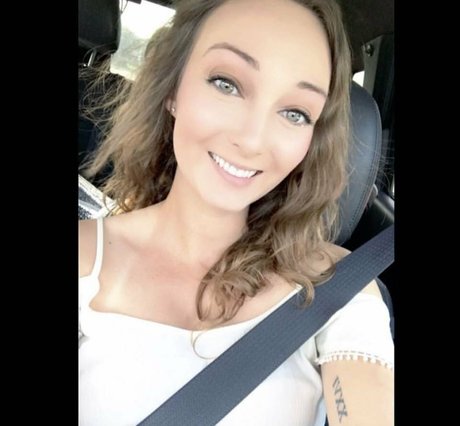 newmoneyhoney onlyfans nude pictures