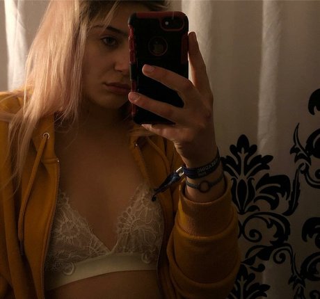 Saskia0 onlyfans nudes