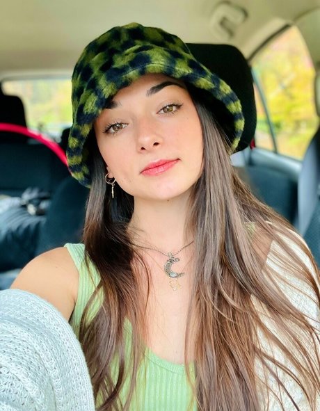 Emma Lilly onlyfans nude pics