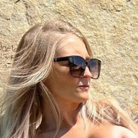 LadyWolf44 onlyfans leaked pics