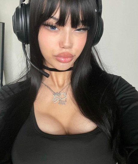 Naribnb onlyfans model