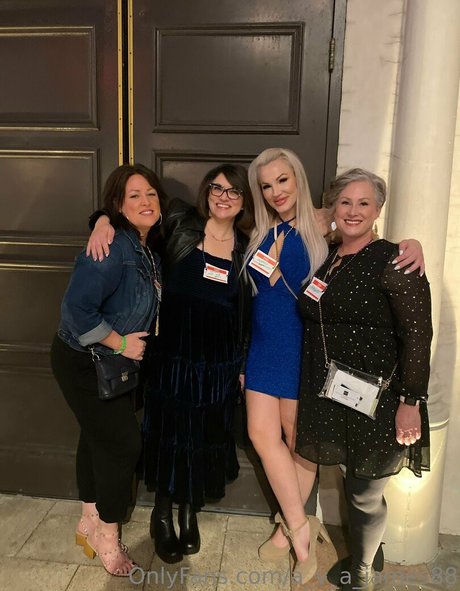 Miss Ava James onlyfans strip tease