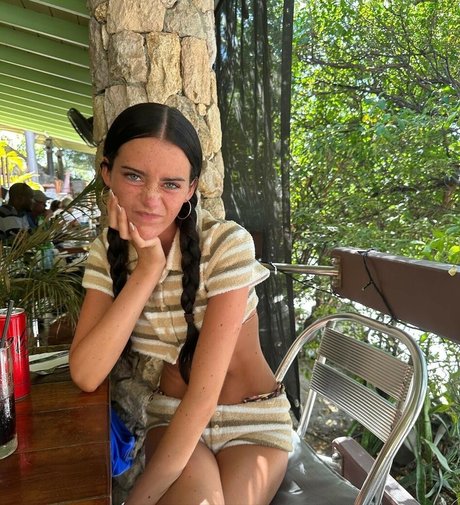 Olivia Neill onlyfans.